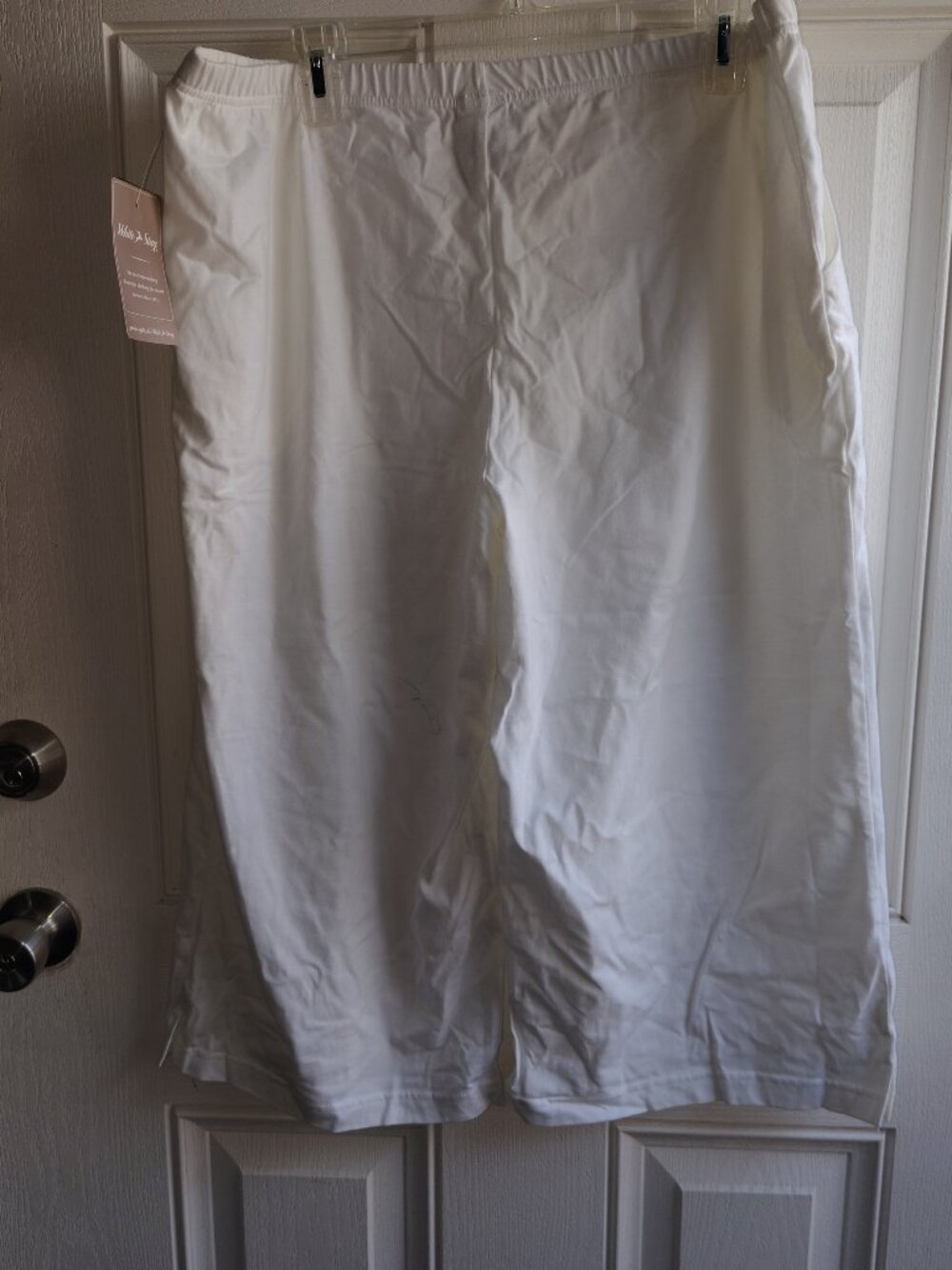 NWT White Stag Knit Capri